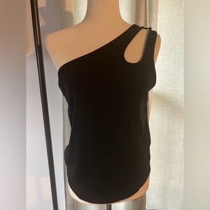 Open shoulder shirt, right side